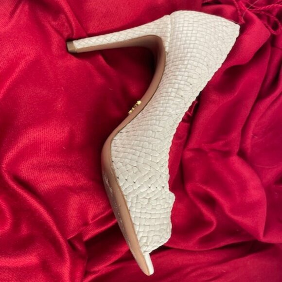 Prada Intreccio Madra Ivory Woven Peep toe pump, size 8, superb condition. - Picture 1 of 3